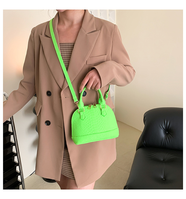 Women's Small All Seasons Felt Cloth Solid Color Streetwear Shell Zipper Shoulder Bag Handbag Dome Bag display picture 1