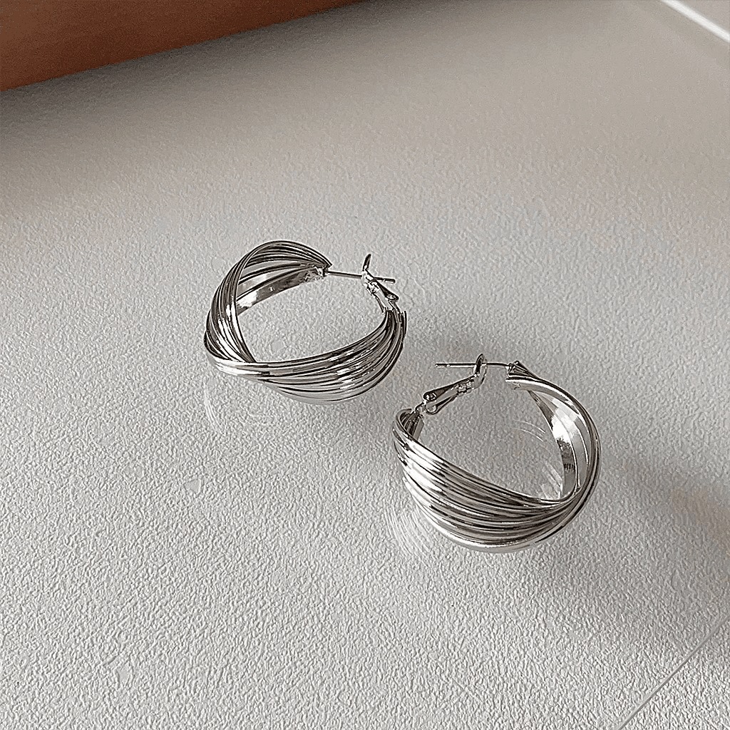 Pendientes de aleación Pendientes de alta calidad de perlas para mujer Pendientes exagerados de temperamento de lujo ligero coreano Pendientes largos con borlas al por mayor