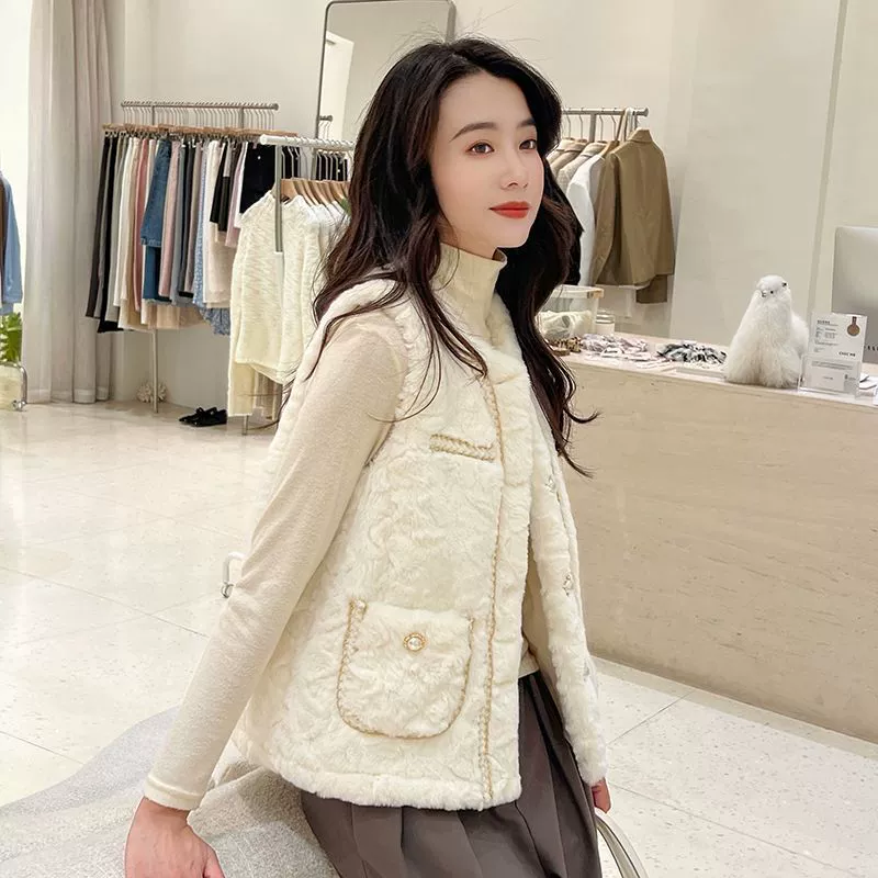 Демисезонный жилет без рукавов в стиле Chanel, oversize, пушистая текстура, комфортный крой