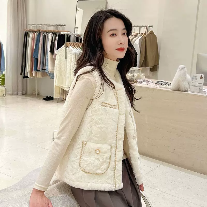Демисезонный жилет без рукавов в стиле Chanel, oversize, пушистая текстура, комфортный крой