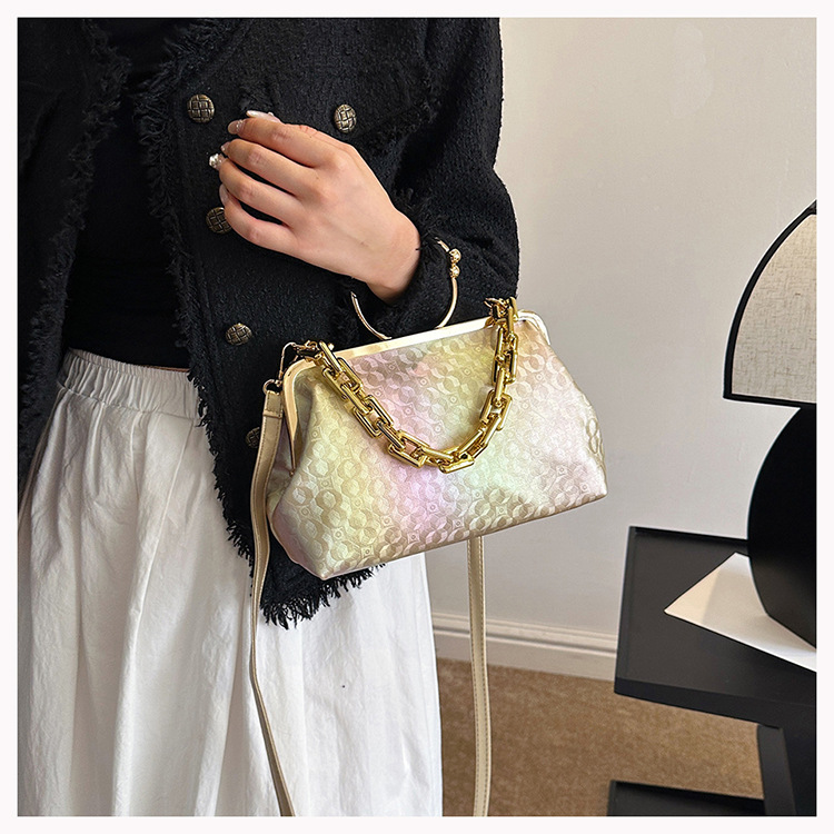 Borse da donna nuove transfrontaliere Borsa a tracolla a tracolla moda europea e americana Borsa da donna con fibbia a catena di fascia alta con texture_voghion.com