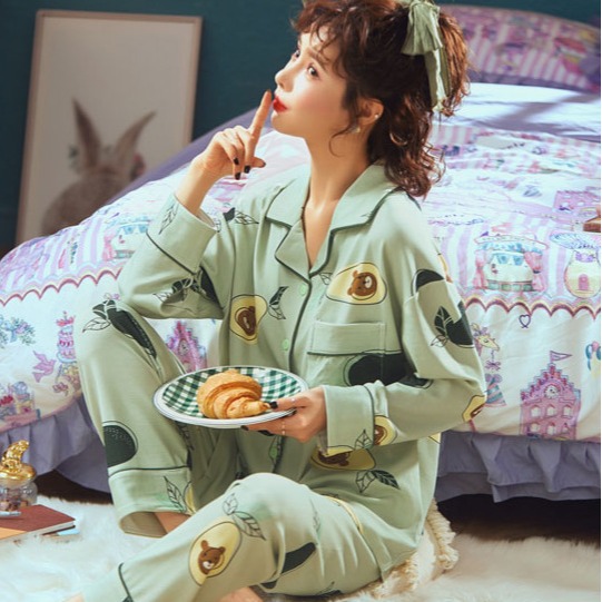 Pijamas para mujer, estilo primavera y otoño, nuevo modelo 2025, conjunto de dos piezas de manga larga, artículo popular de celebridades de internet, conjunto de ropa de estar para otoño e invierno.