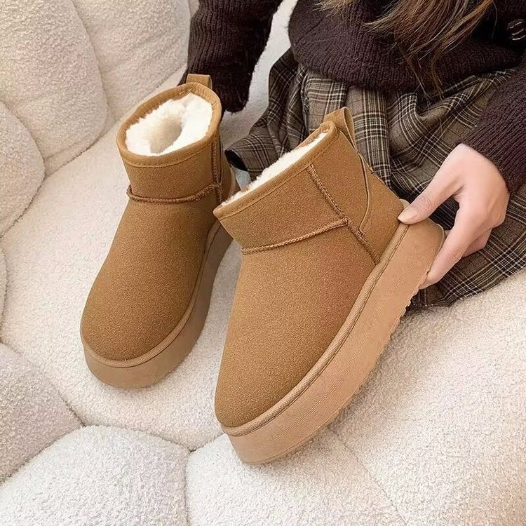 Comercio exterior botas de nieve de gran tamaño para mujeres 2024 invierno nuevo tipo de calentamiento de suela gruesa y terciopelo grueso de madres de mediana edad zapatos de algodón mujeres de moda