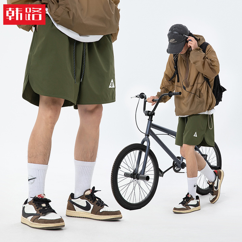Curved Slit Design Sports Shorts for Men, New Summer Beach Shorts, Loose Trendy Brand Embroidered Casual Five-Point Pants
