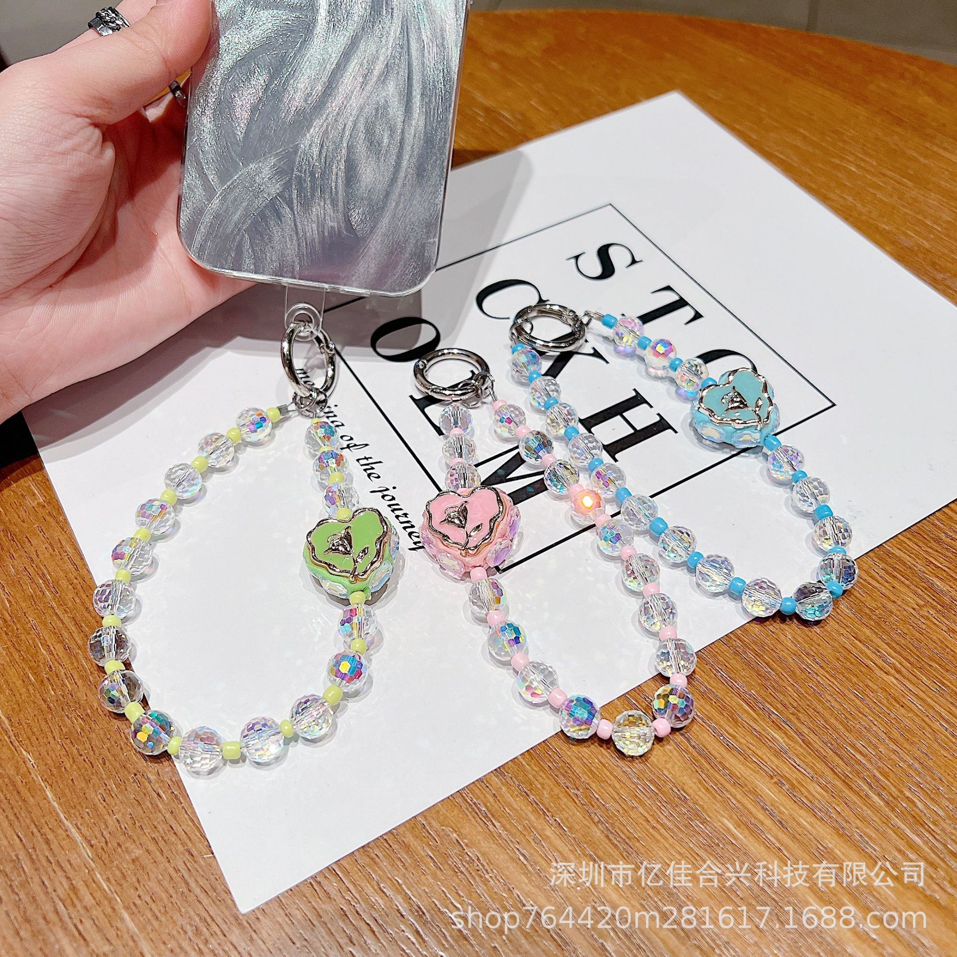 Verano pequeño y fresco cordón de cadena de teléfono móvil cristal colorido accesorios creativos amor flor pintada cordón de hebilla de metal