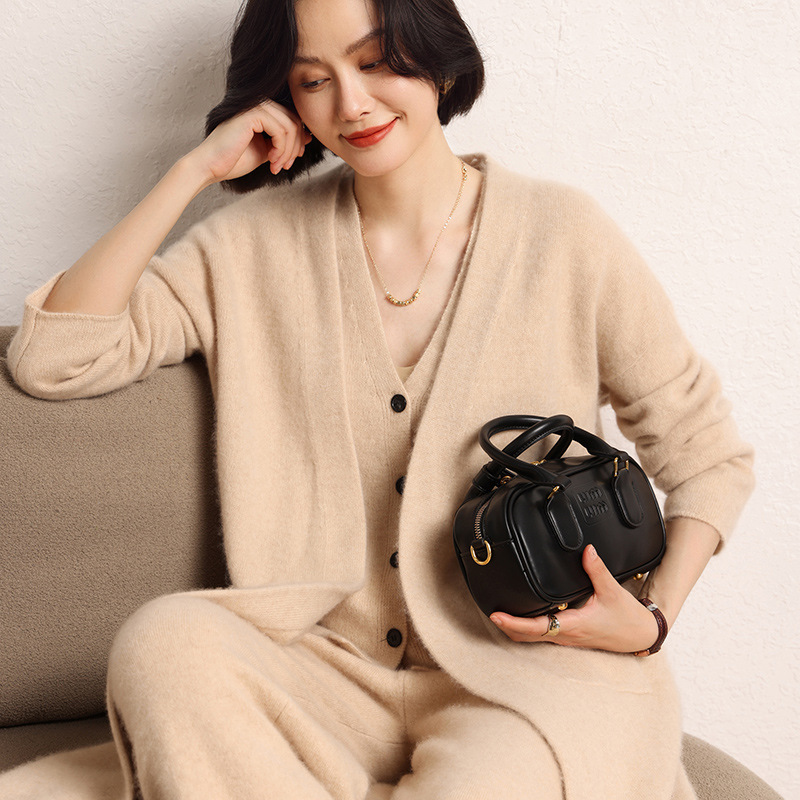 Soft and Waxy Cashmere Autumn and Winter New Long Loose V Neck Knitted Cardigan High-End Sweater Large Outwear Soft and Waxy Cashmere Autumn and Winter New Long Loose V Neck Knitted Cardigan High-End Sweater Large Outwear