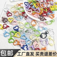イチゴの愛のロブスターバックルはdiyスプリングバックルのキーホルダーのカラー合金の携帯チェーンのアクセサリーの部品を掛けます。