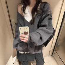 2025秋季新款蕾丝拼接V领毛衣女慵懒风高级感洋气打底针织上衣