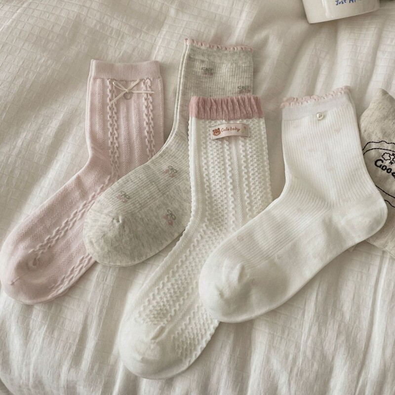 Early autumn new product: white and pink soft girl mid-calf socks, slightly compressed seamless cotton socks with floral patterns and floral designs, stacked socks for women