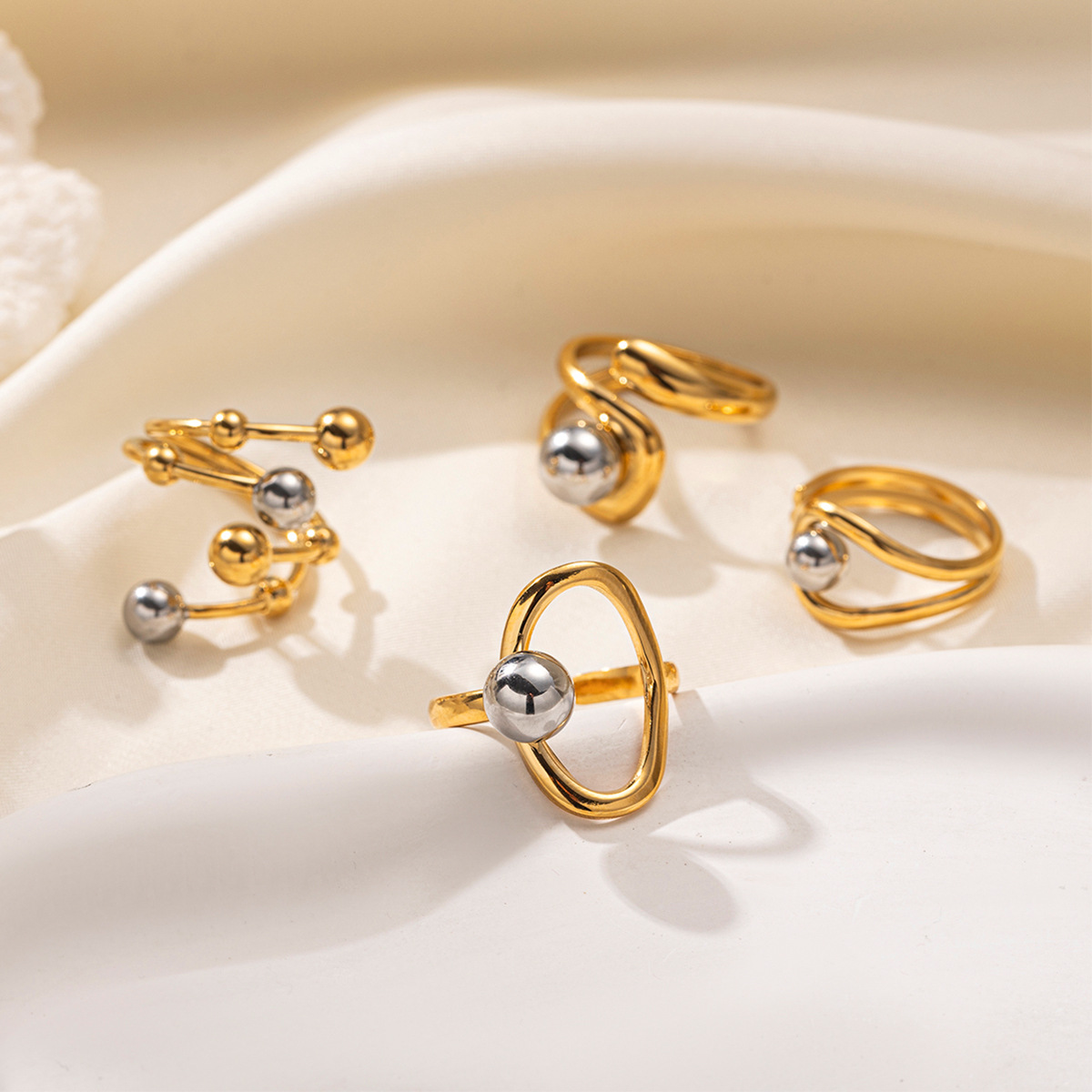 Anillo de acero inoxidable europeo y americano de Tena, sentido de nicho de alta gama, anillo abierto de dos colores de oro y plata simple, joyería de mano transfronteriza para mujer