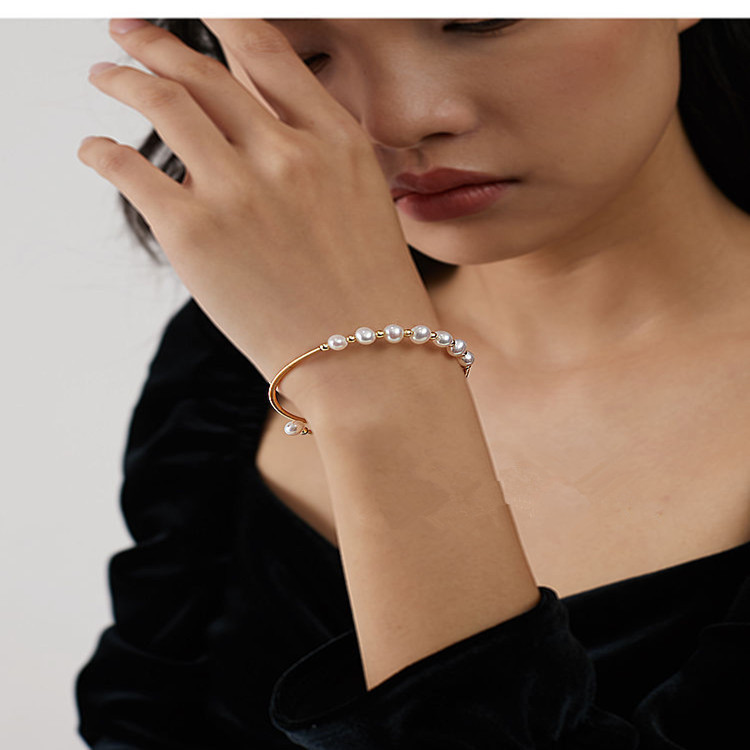 1 Piece Quantity Daily Occasion Freshwater Pearl, Metal Material Wholesale Elegant Retro Round Freshwater Pearl Metal Bangle