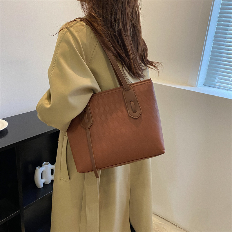 Bolsa de gran capacidad para viajar a principios de otoño para mujeres 2022 nueva moda retro bolso de hombro textura de diamante bolso de mano