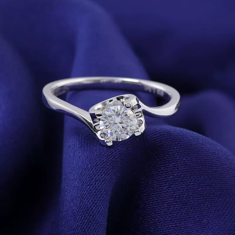 跨境新款莫桑扭臂牛头戒指 s925银镀白金莫桑石戒女18K金指环