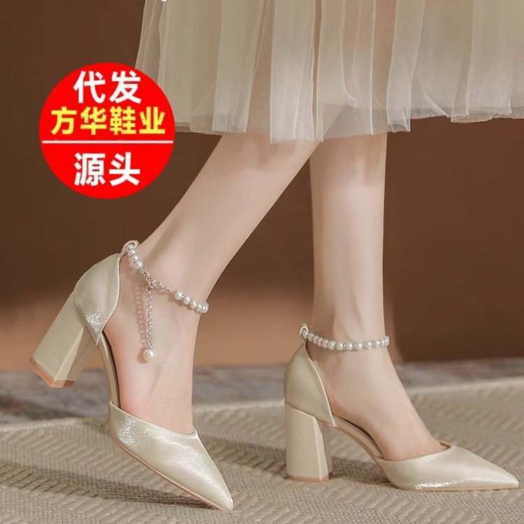 Zapatos de tacones altos de perlas francesas de tacones delgados de otoño de 2026 nuevos zapatos de hebilla de una sola palabra