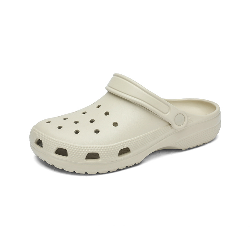 Pareja de zapatos con agujeros, nuevo estilo, zapatos de playa para ropa exterior, zapatos de verano para hombres, suela gruesa, aumento, sandalias deportivas antideslizantes, zapatillas para hombres