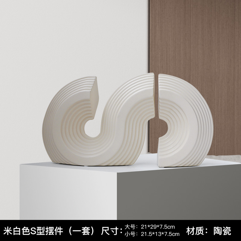 リビングルームの置物は軽くて豪華で高級な雰囲気のお酒棚の装飾品です。