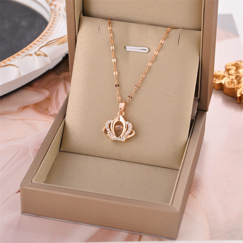 Fashion Crown Titanium Steel Plating Inlay Rhinestones Pendant Necklace 1 Piece display picture 3