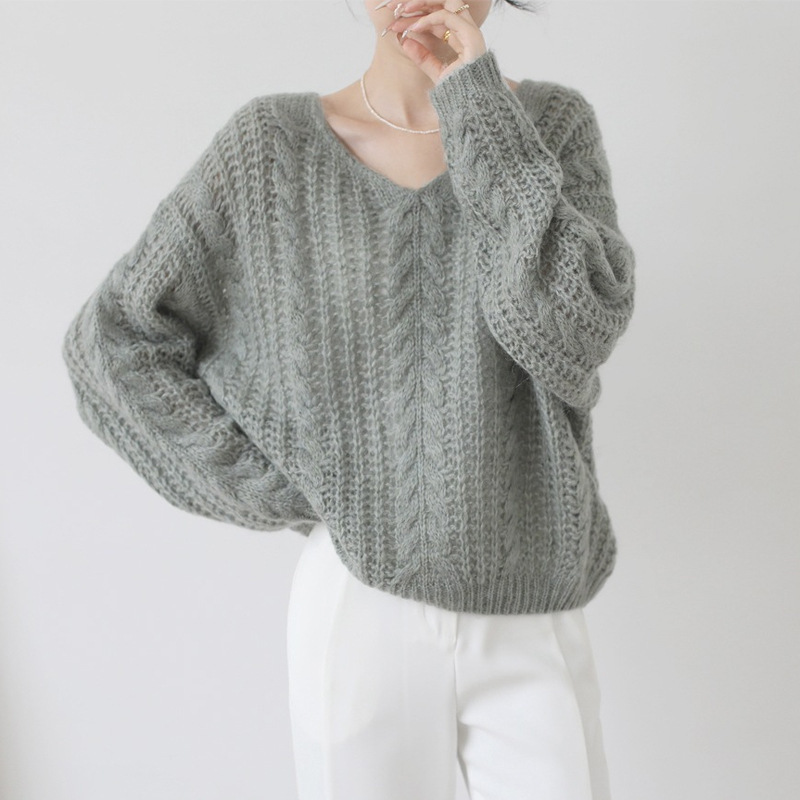 Hollow Fashion New Autumn and Winter 2025 Knitted Knitwear Women's Popular Simple Lazy Style Pullover Knitwear Women's Loose Top
