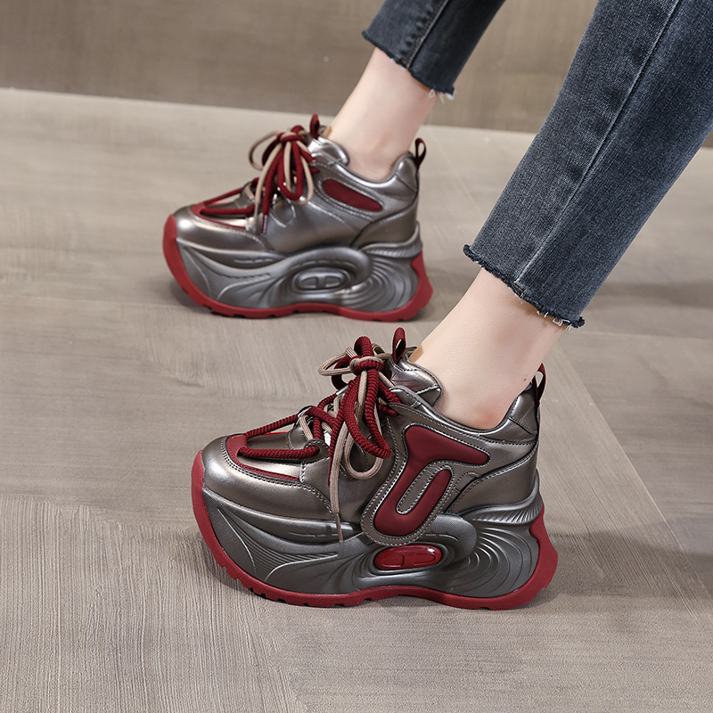 Giày sneaker nữ đế dày tăng chiều cao phong cách bánh xốp mềm mại — Màu be