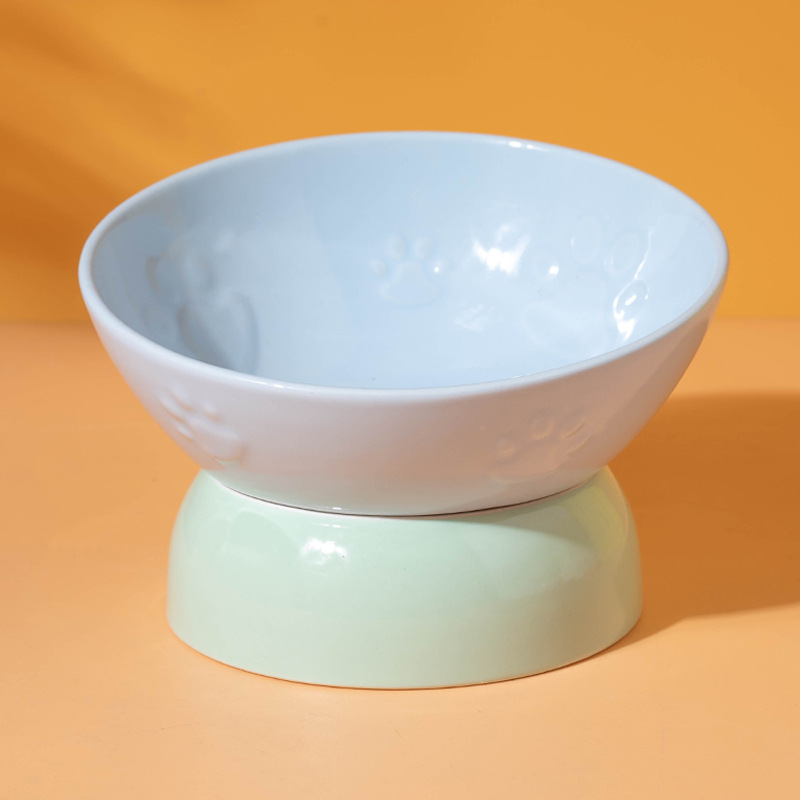 Tazón en relieve con garra inclinada con pies (tazón azul con pies verdes)