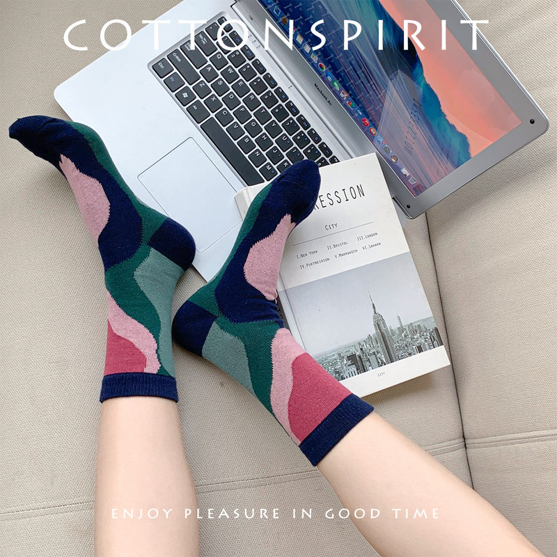 Cross-border explosions women's socks South Korea retro color matching socks literary lovers fashion creative personality tide socks wholesale