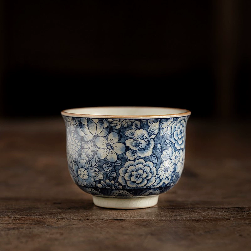 Blue and white flavored tea, tea cup, retro big clay