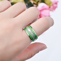 跨境熱賣鋼色綠夾心碳纖維一箭穿心戒指小眾設計不鏽鋼指環情侶
