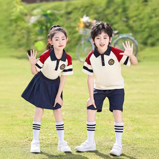 С�W��У�����b��һ��ͯ���ݷ����b������I�շ��׃��@�@���WԺ�L
