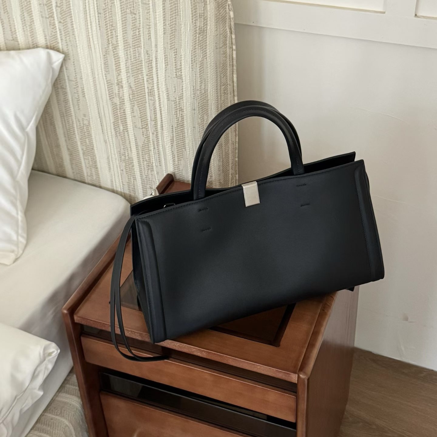 [French Style Bag] Ins New Niche Minimalist Handbag Fashion Versatile Top Grain Cowhide Crossbody Bag Genuine Leather