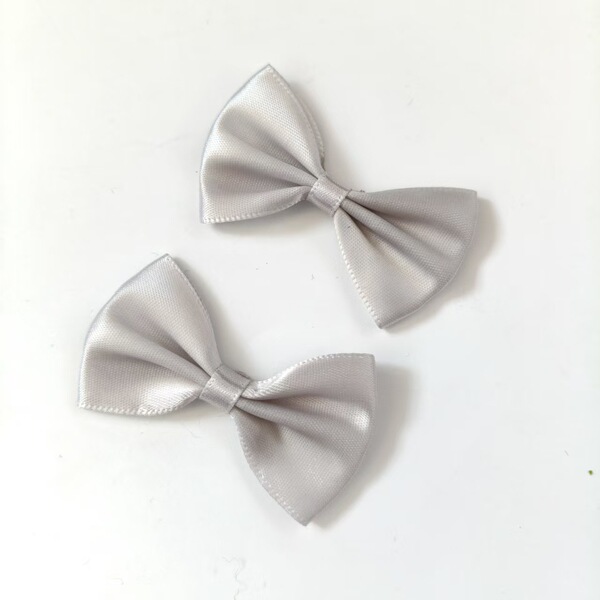 Solid color bow tie with bow