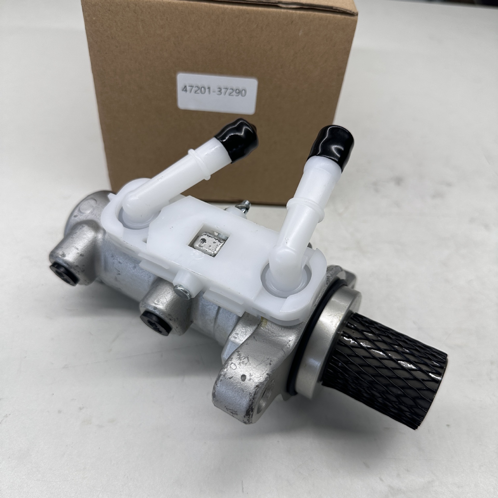 Suitable for Toyota Coaster Brake Master Cylinder 47201-37290 4720137290