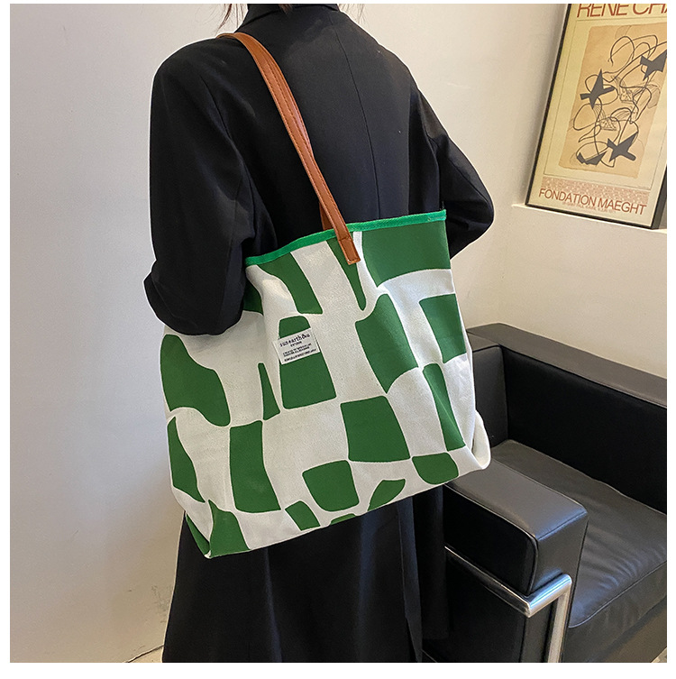 Women's Bag Fashionable Korean Style Ins Shoulder Underarm Bag Fashionable Small Fresh Wear Match 2021 Autumn Personality Underarm Bag display picture 12