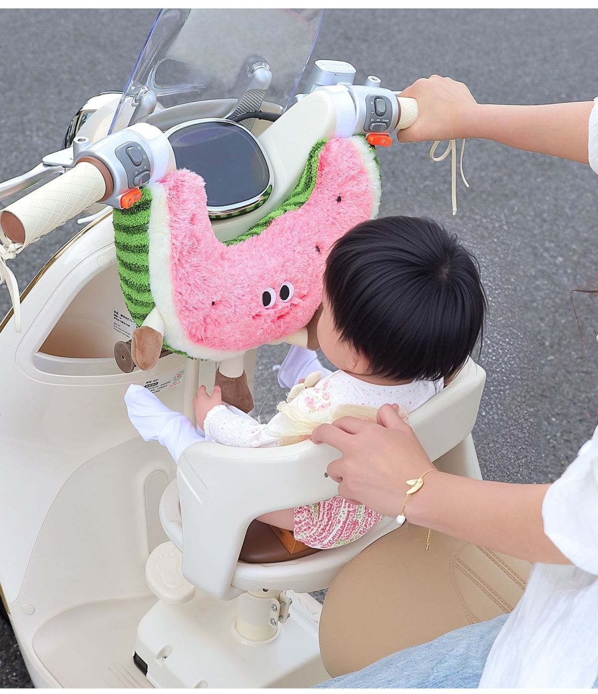 Children's seat anti-collision pad, electric vehicle baby anti-collision protection, electric scooter infant head cushion, anti-front headrest device