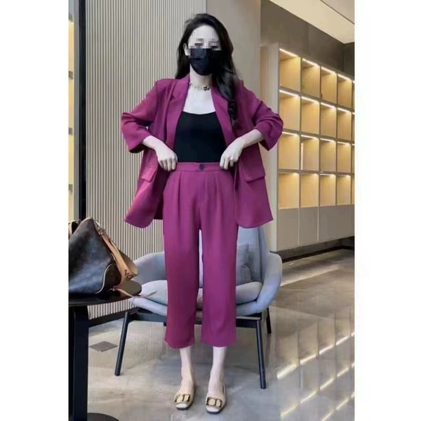 Red black trousers, lifting effect