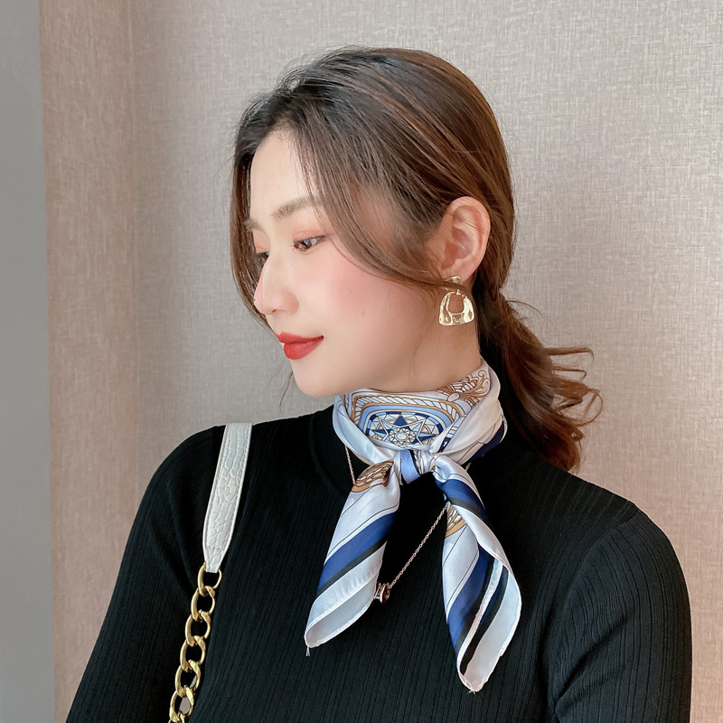 欧洲气质小方巾丝巾女春季新款百搭文艺装饰多功能领巾围巾披肩