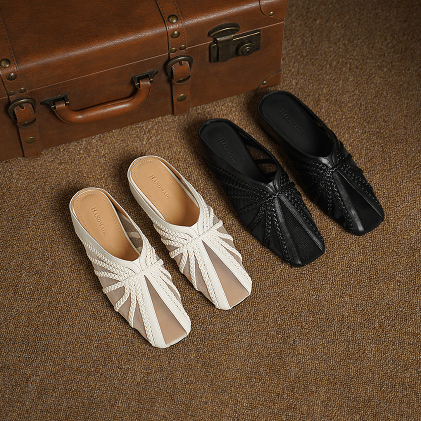 Dép sandal nữ mũi nhọn quai chữ V đế xuồng cao 7 cm, chất liệu lưới ren họa tiết hoa — đen