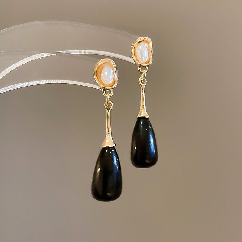 銀の針の黒色の水晶の項の幾何学のピアスの小さい大衆の百合のイヤリングのファッションの気質の軽くて豪華な高級感の耳飾りの卸売り