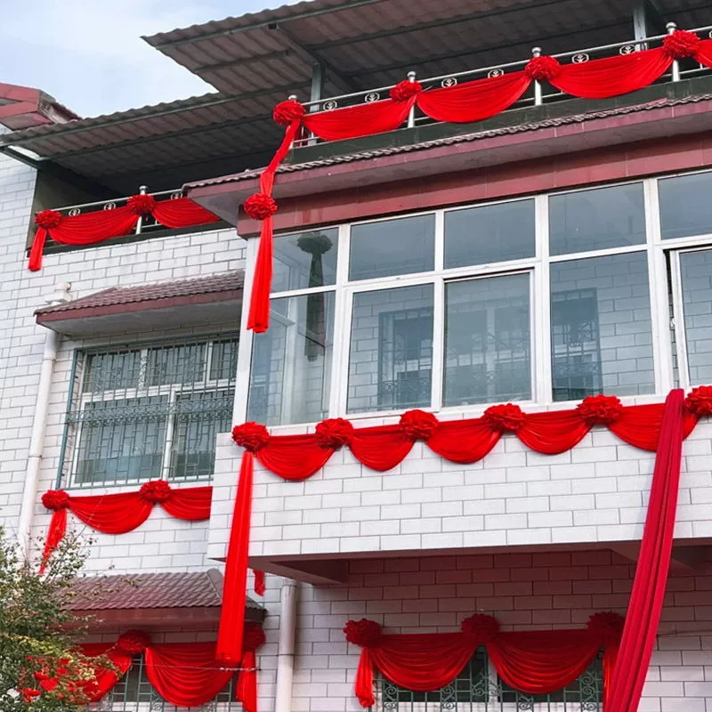 Свадебный большой красный цветочный шар, сельский двор, цветок, красная шелковая ткань, свадебная комната, балкон, перила, украшение для внешней стены дома