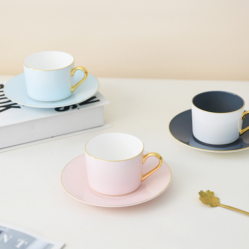 Estilo de lujo ligero taza de café de porcelana dorada taza de té de la tarde francesa taza y platillo taza de desayuno de alta calidad para niñas