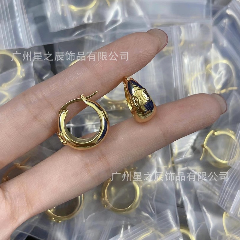 女性用のラベル付き凱旋門半円イヤリングの実物写真、シンプルでファッショナブルな女性用の光沢のあるイヤリング、工場卸売|undefined