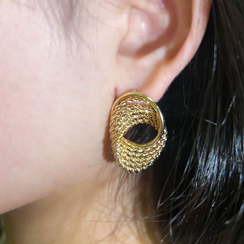 geometric design earrings with pigtail