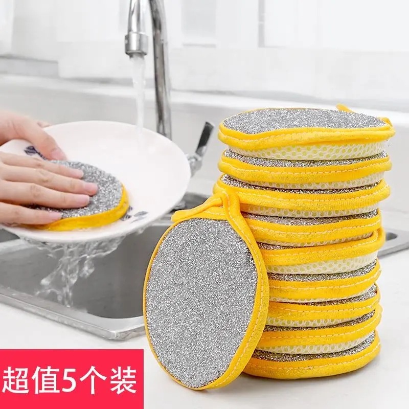 両面の皿洗いスポンジはキッチンブラシの清潔な布を拭き、家庭用は油をつけずに皿洗いをする|undefined