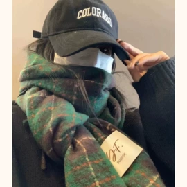 披肩;围巾;成人帽