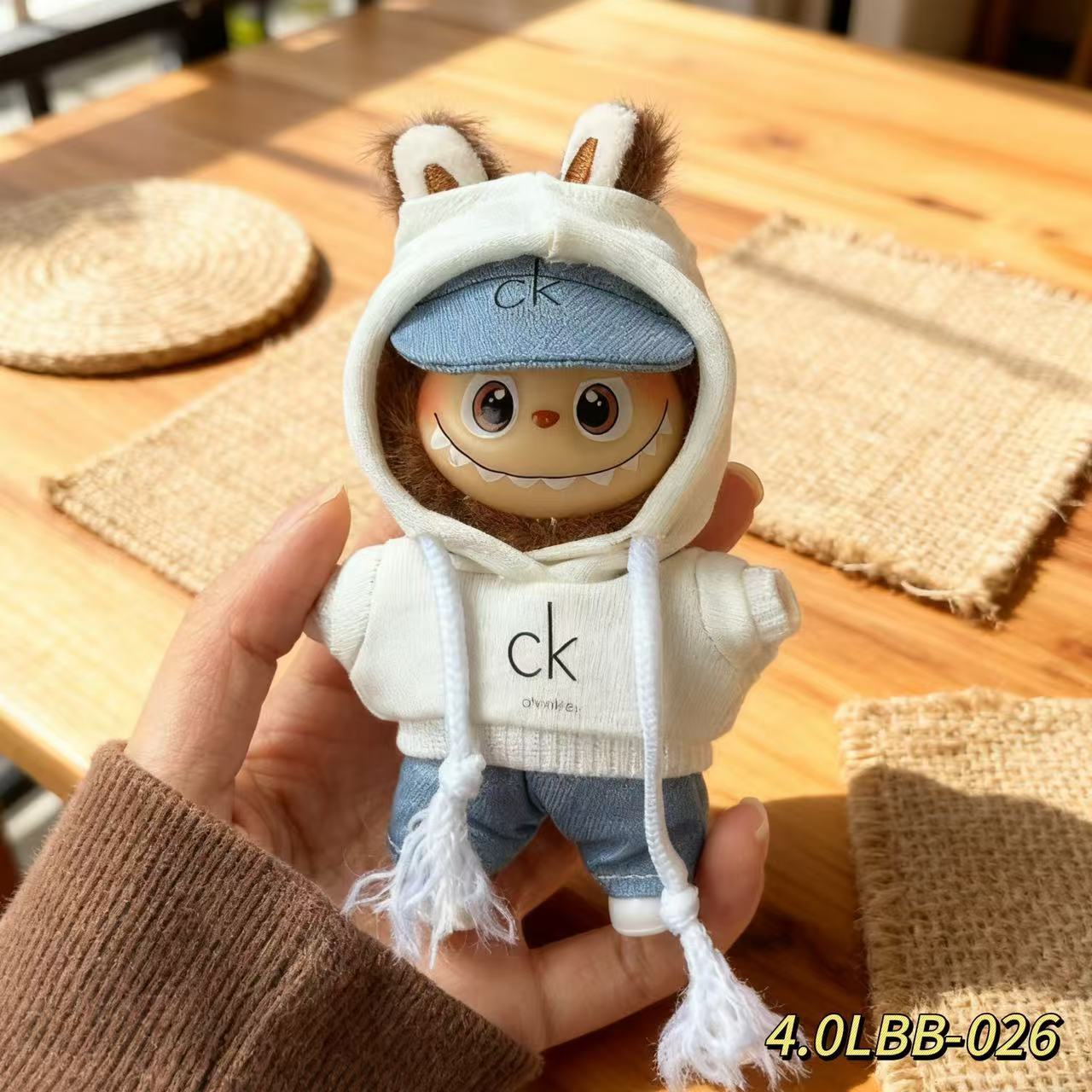 Tercera generación y cuarta generación de ropa de bebé labubu 17cm muñeca lindo trajes de ropa casual suéter