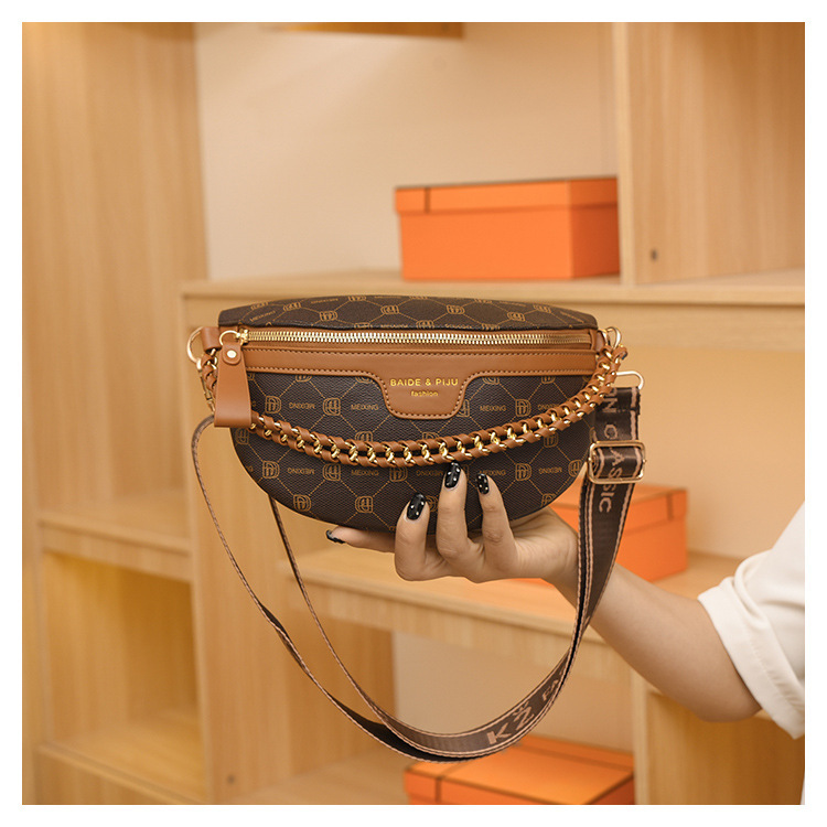 Borsello donna a tracolla alla moda con tracolla larga_voghion.com