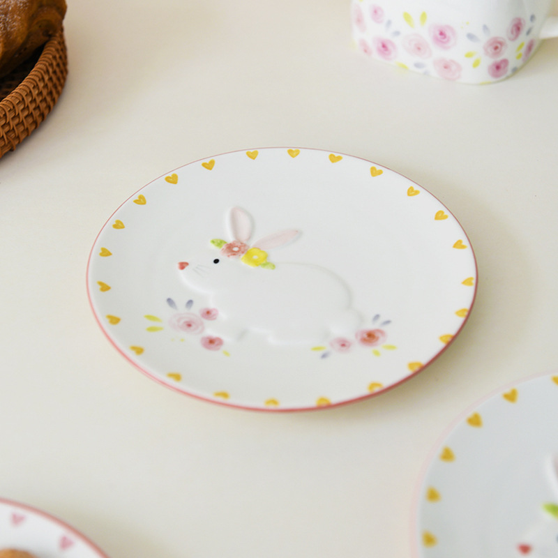 Plato de cerámica de 7 pulgadas estilo coreano de dibujos animados europeos, plato de frutas pequeño y fresco con color bajo esmalte, plato de verduras de porcelana de alta temperatura, plato de exhibición.