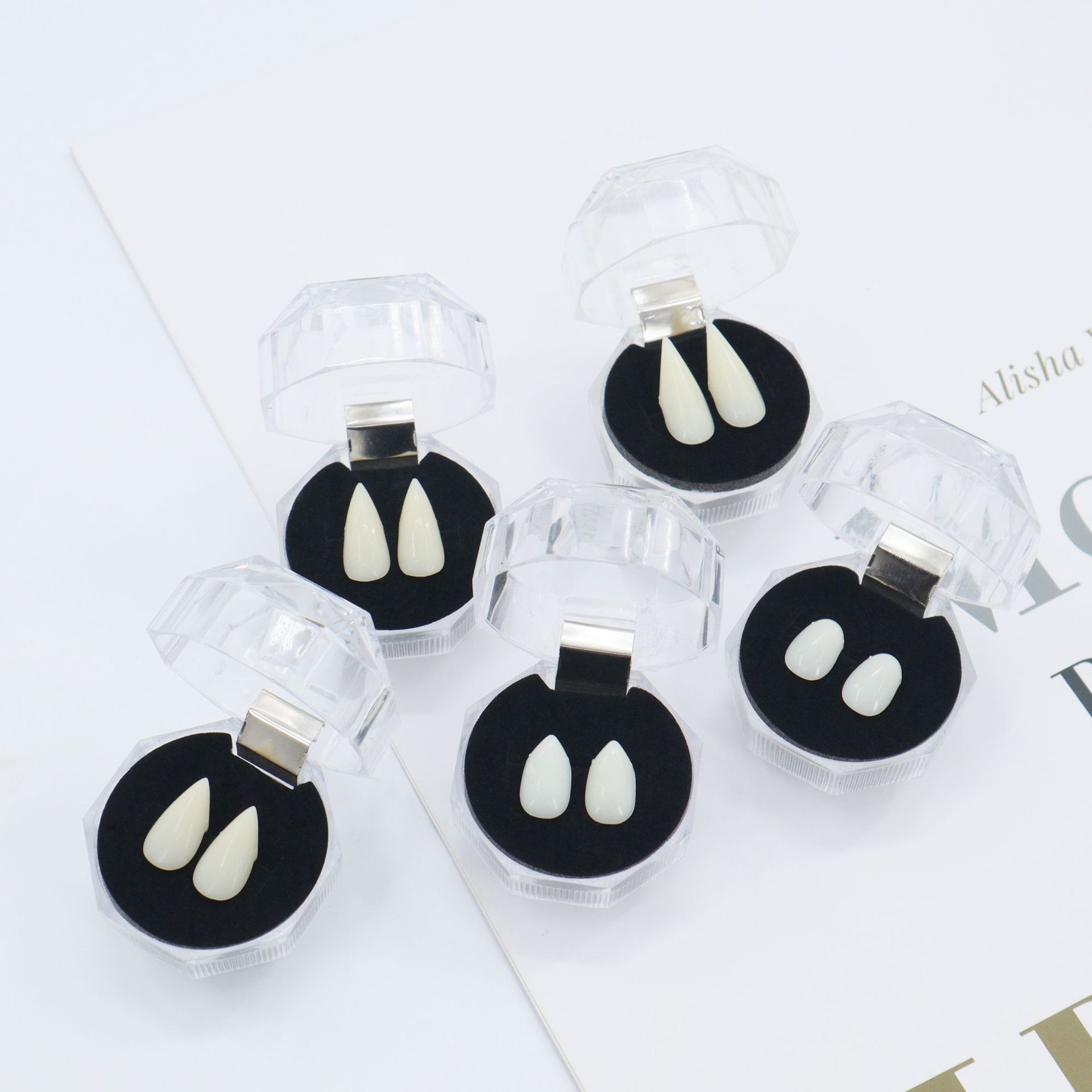 Amazon venta caliente dientes falsos cos props dientes de vampiro simulación maquillaje fantasma jugando lefe dientes de tigre