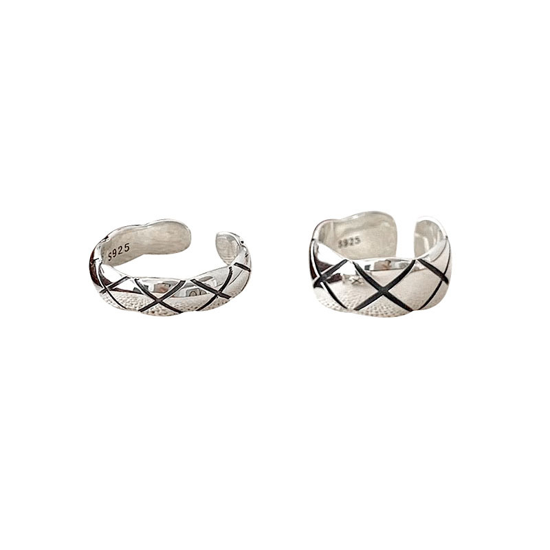 Brand small design ring with diamond pattern