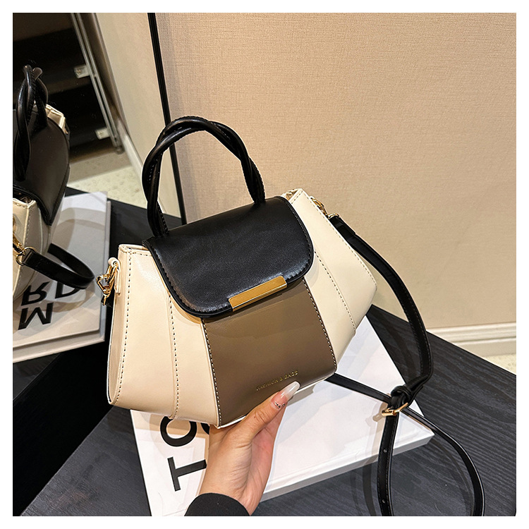 577g Weight Polyester Lining Material Zipper Closure Type Single Shoulder Strap Strap Type Crossbody Bag Bags Type Casual, Daily Occasion Pu Leather Material Color Block Pattern All Seasons Season Women's Gender Streetwear Style Square Shape Medium Size Women's Medium Pu Leather Color Block Streetwear Square Zipper Crossbody Bag 34