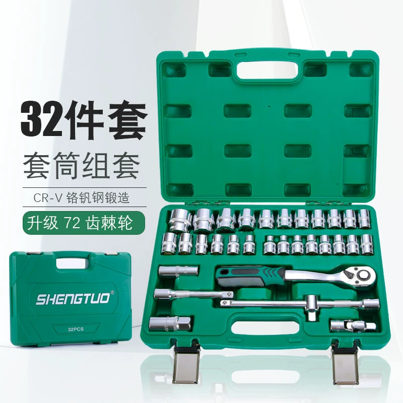 Набор из 32 предметов: головки, ключ для свечей зажигания, трещотка, набор инструментов для авторемонта, набор для снятия автомобильных шин